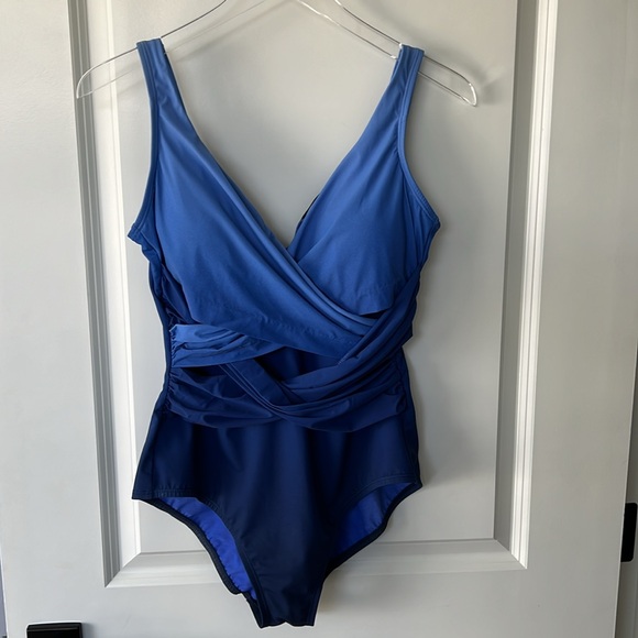 Lands’ End Slendersuit Tummy Control One-Piece, 12 - Picture 2 of 15
